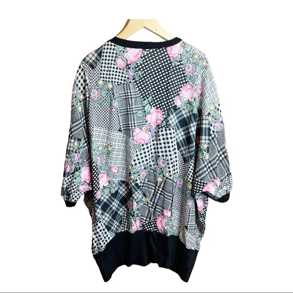 Vintage 90s Oversized Plaid Patchwork Floral Button Hem Tee - Picture 5 of 5